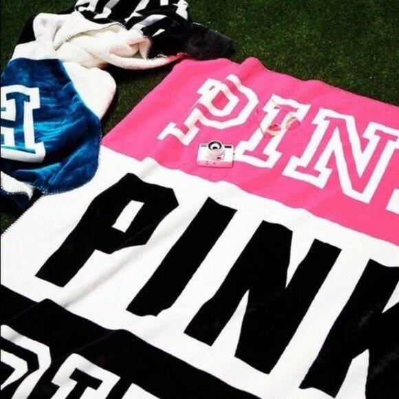 NEW Victoria's Secret PINK Friday Sherpa Blanket - Picture 1 of 2